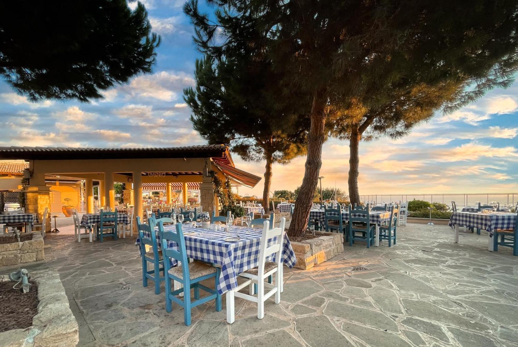 4 Bedroom Villa Helidoni With Private Infinity Pool, Aphrodite Hills Resort Kouklia Buitenkant foto