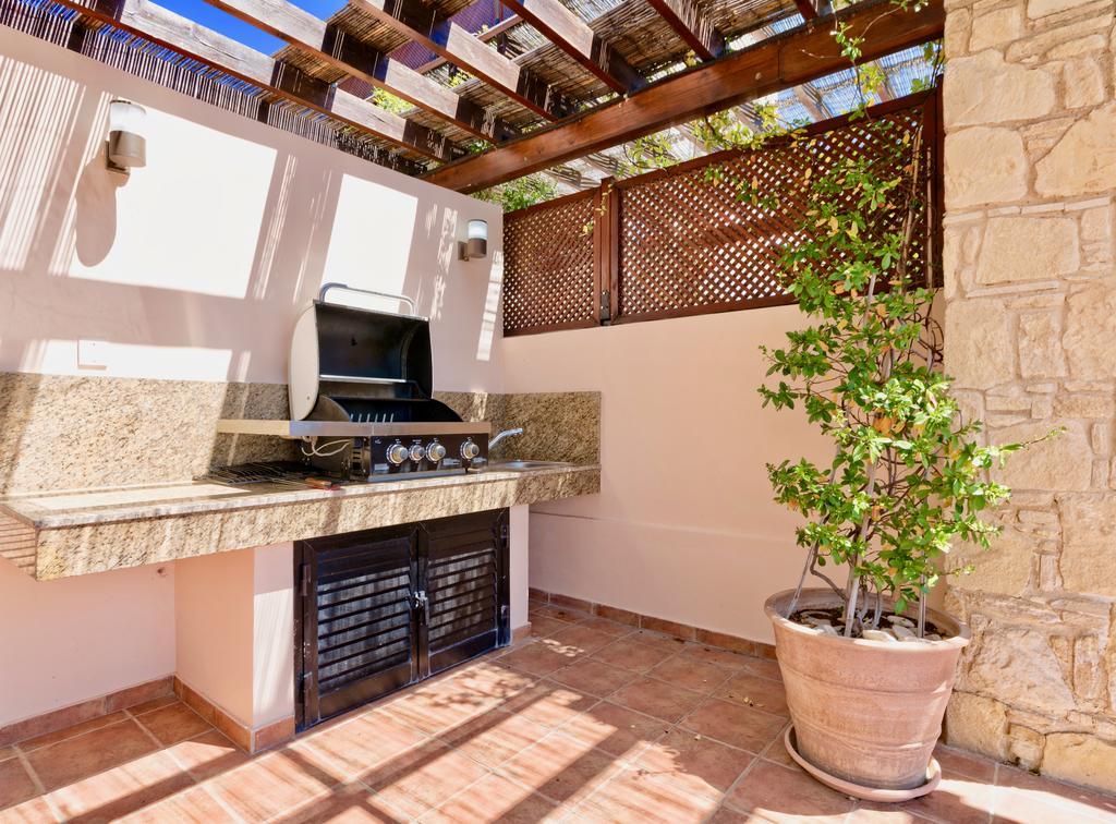 4 Bedroom Villa Helidoni With Private Infinity Pool, Aphrodite Hills Resort Kouklia Buitenkant foto