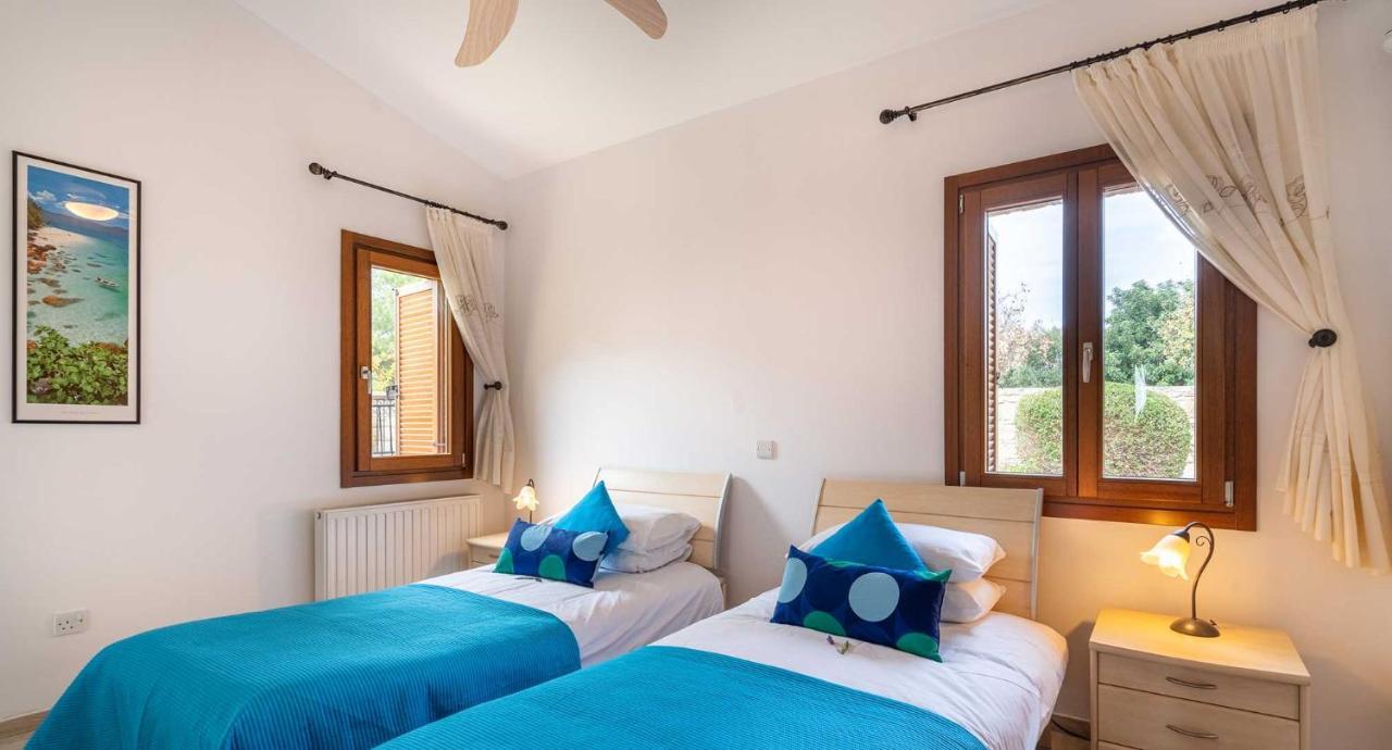 4 Bedroom Villa Helidoni With Private Infinity Pool, Aphrodite Hills Resort Kouklia Buitenkant foto